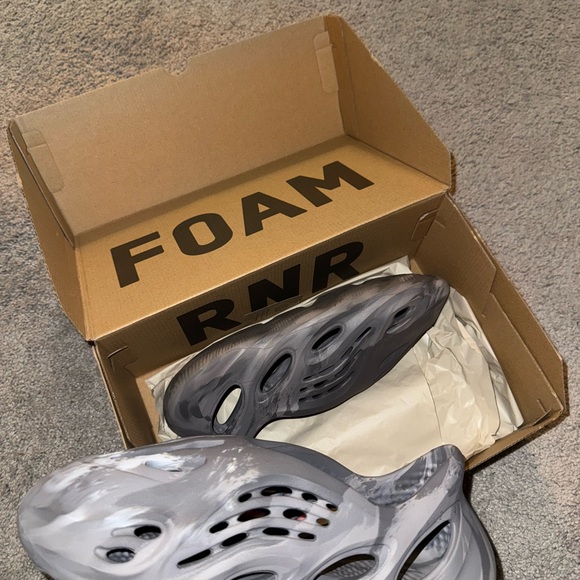Yeezy Foam Runner - Picture 1 of 4